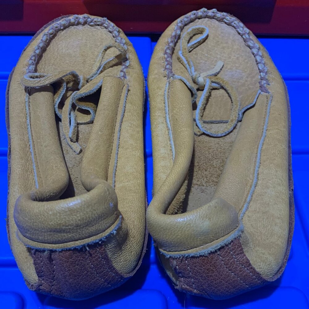 VINTAGE HIDES IN HAND LEATHER HOUSE SHOES SIZE 10